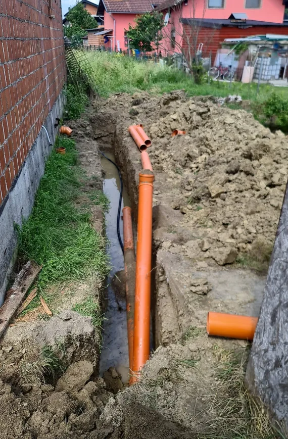 Ugradnja cijevi za kanalizaciju