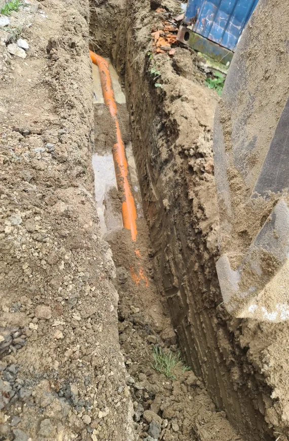 Polaganje cijevi za kanalizaciju